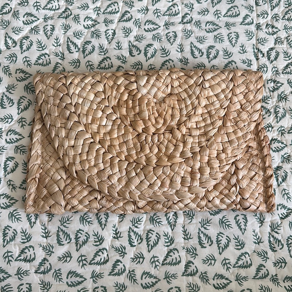 Beachy clutch •new•